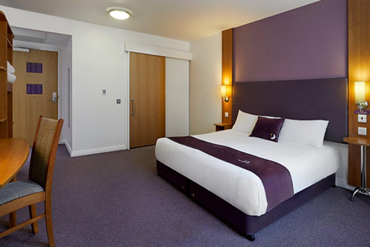 Premier Inn Gatwick Crawley Exterior photo