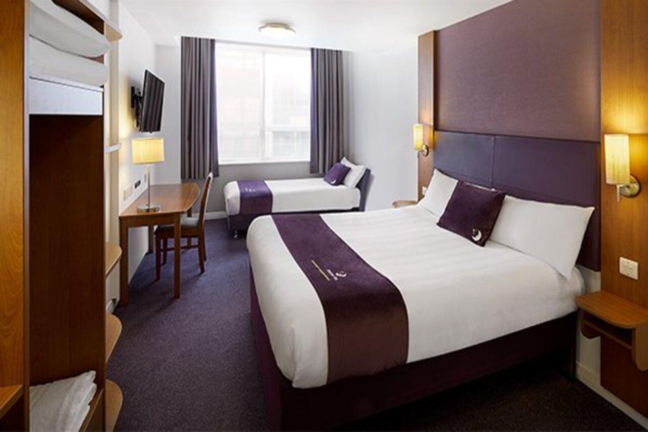 Premier Inn Gatwick Crawley Exterior photo