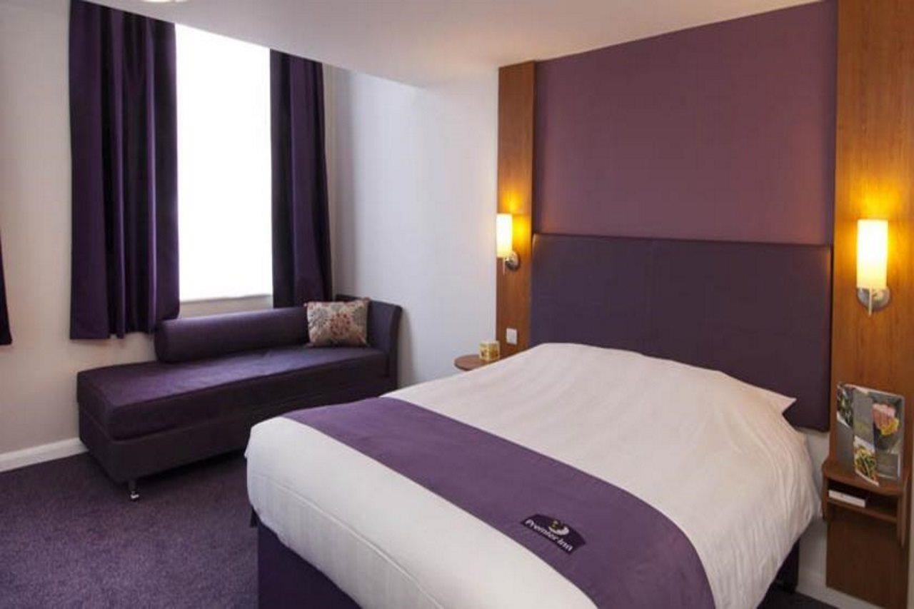 Premier Inn Gatwick Crawley Exterior photo