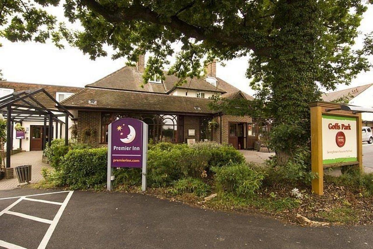 Premier Inn Gatwick Crawley Exterior photo